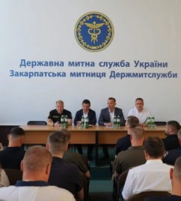 Від кордону до бюджету країни: закарпатських митників відзначили у професійне свято