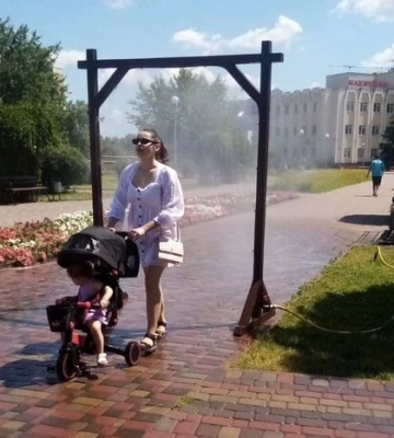 Де кияни можуть освіжитися в спеку: адреси рамок-розпилювачів води