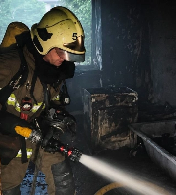 В Одесі з палаючого гуртожитку врятували сімох людей 