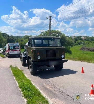 На Вінниччині вантажівка скоїла смертельний наїзд на маленького велосипедиста