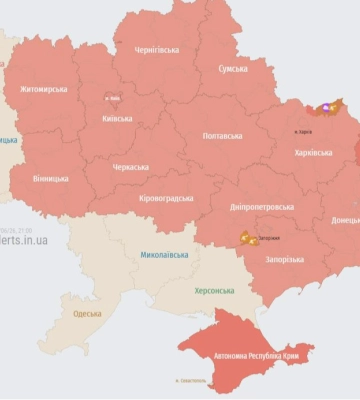 У Низці регіонів - повітряна тривога через загрозу балістики, у Києві та області пролунали вибухи