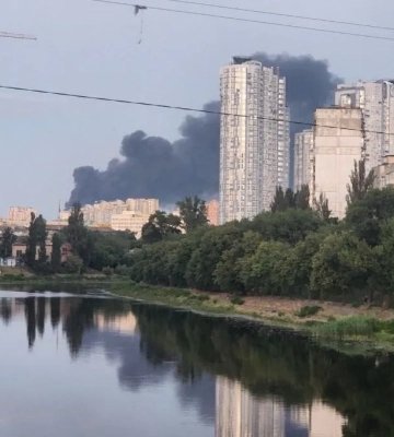 У Києві уламки ракети впали на території Дарницького району