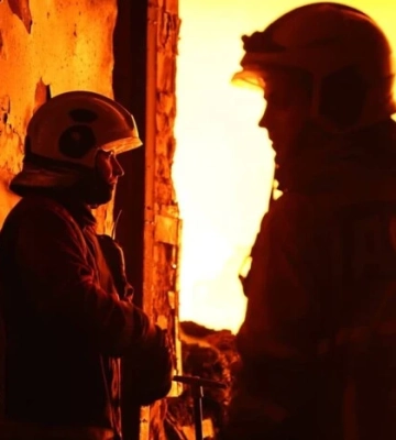 Рятувальники завершили ліквідацію пожежі після російської атаки на Київ