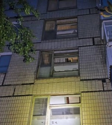 Дніпропетровщина під атакою: майже 10 ударів дронами, поранено чоловіка, пошкоджені будинки та АЗС