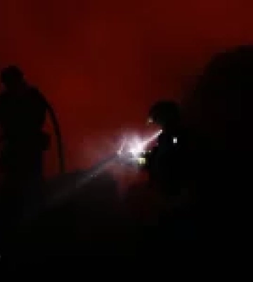 У Києві ліквідували пожежу на складах після російського обстрілу