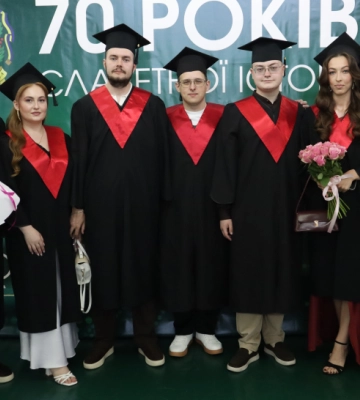 Випускники Луганського медуніверситету виголосили лікарську клятву