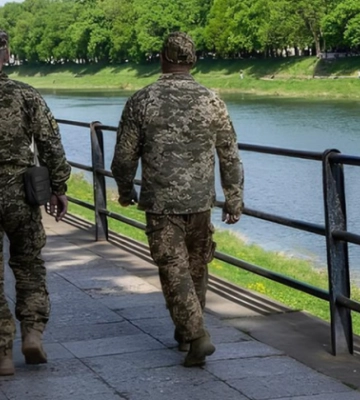 В Харькове мужчина с ножом напал на представителей ТЦК: есть погибший и раненый