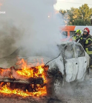 Росія атакувала автостоянку у Сумах: десятки машин опинилися під ударом