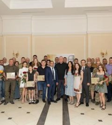 За кожним документом  історія воїна: ветеранам війни з Полтавщини вручили житлові сертифікати