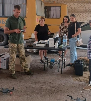 Жителей Харьковщины учат основам управления БпЛА и военной топографии 