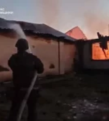 На Сумщині рятувальники загасили масштабну пожежу після атаки російських БпЛА