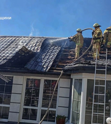 Рятувальники з двох міст і двох сіл гасили масштабну пожежу на Львівщині