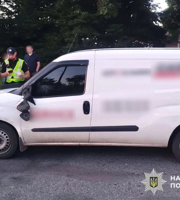 У Хмельницькому поліцейські встановлюють обставини ДТП, в якій постраждала дитина