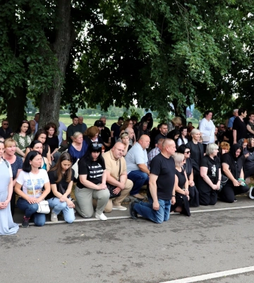 В Ужгороді попрощалися із закарпатським хірургом Олегом Наконечним, який помер від бойових поранень