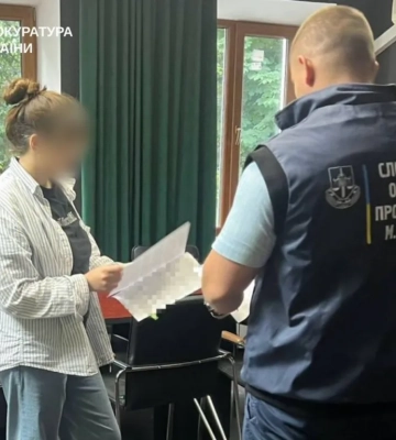 Переломы и кровоизлияния в мозг: горе-мать подозревается в жестоком избиении новорожденной дочери