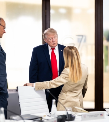 Трамп заявив, що Мелоні "благала про фото" з ним, в Італії відреагували