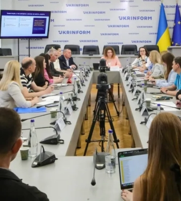Українці вважають справедливою зарплату вчителів на рівні 40-60 тисяч гривень