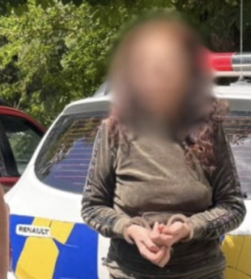 В Одеській області жінка "виховувала" бабусю гарячою праскою