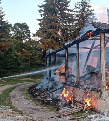 На Сумщині російські дрони спричинили масштабну пожежу