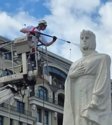 Княгиня Ольга вже без укриття: Київ розпочав розконсервацію історичних пам’яток