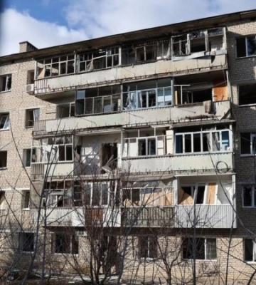 Російські безпілотники поцілили по багатоповерхівці в Ізюмі, є загибла та постраждалі – ДСНС