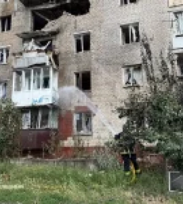 Удар БпЛА РФ по багатоповерхівці в Ізюмі: одна людина загинула, троє поранені