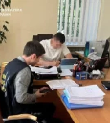 Директор філії «Укрзалізниці» підозрюється у збитках понад 48 млн грн через аукціони вагонів