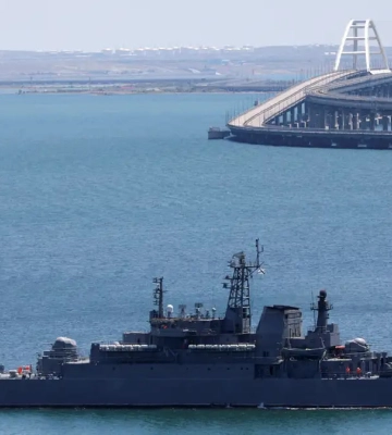 У СБУ повідомили, що уразили два російські судна військового забезпечення та засоби ППО в Керчі