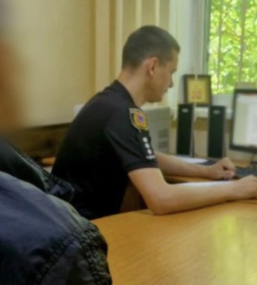 Прикинувся добрим сусідом і обікрав бабусю: в Одесі затримали зухвалого грабіжника