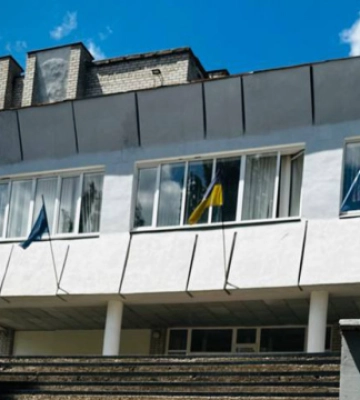 У Запоріжжі російський дрон поцілив у подвір'я Суспільного, постраждала журналістка