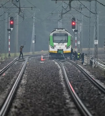 У Криму після нічних вибухів зупинили рух приміських поїздів