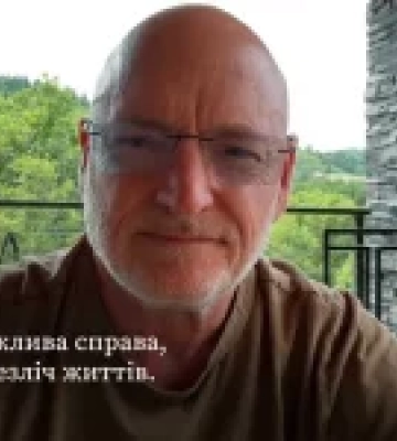 Скотт Келлі оголосив новий збір через United24 на автомобілі швидкої допомоги для України