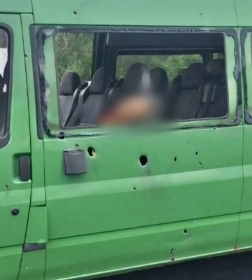 Россияне ударили дроном по автобусу в Никополе, двое погибших