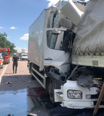 У Києві внаслідок зіткнення вантажівок обидва водії загинули на місці ДТП, - поліція