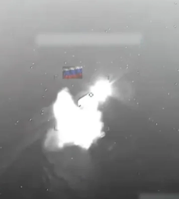ВМС ВСУ уничтожили в Чёрном море российский катер, обеспечивавший логистику к Тендровской косе — видео