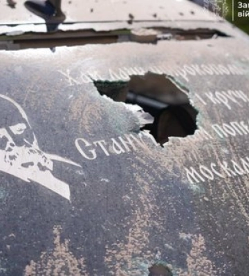 Наслідки удару РФ по Запоріжжю: 9 поранених, серед них двоє дітей, частково зруйновано багатоповерхівку. ФОТОрепортаж
