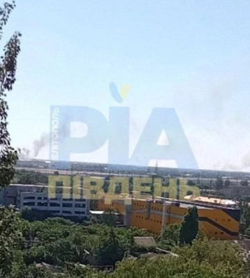 Мелитополь и район атаковала массовая волна дронов, в городе три крупных пожара (скрины)