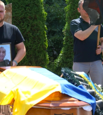 «Не шукав слави, а робив те, що вважав правильним»: на Волині попрощалися з легендарним розвідником Віктором Зенцом