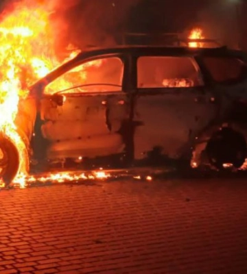 Російський дрон скинув вибухівку на цивільне авто у Херсоні