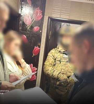 Працівник ТЦК за $4000 мав зняти з розшуку і знайти бронювання чоловікові: судили в Луцьку