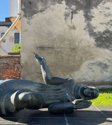 Вандалізм у Дрогобичі: місцевий житель пошкодив історичний меморіал