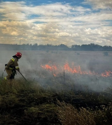 На Миколаївщині через російський удар горіли 10 гектарів поля