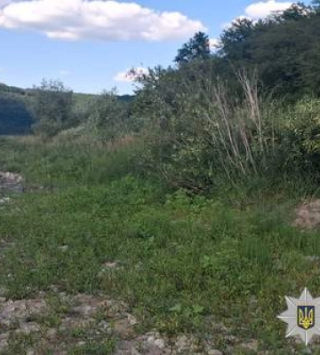 Кинувся рятувати синів, але загинув сам: у Дністрі знайшли тіла батька і двох дітей