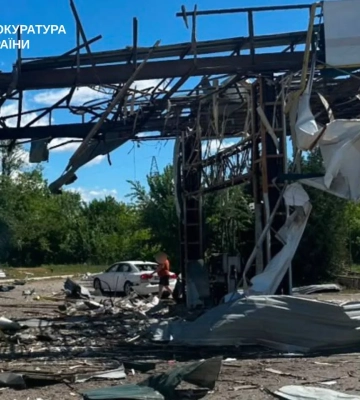 россияне дважды за час атаковали АЗС в Дергачах - ранена женщина