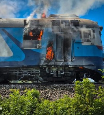 На Закарпатті на ходу загорівся приміський дизель-поїзд