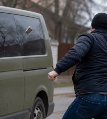 Конфлікт із ТЦК на Волині: чоловік кинув камінь і ледь не опинився за ґратами