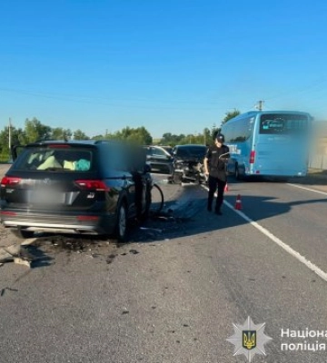 Секунда сну ледь не коштувала життя дитині: на трасі «Мукачево – Львів» сталася моторошна ДТП (ФОТО)