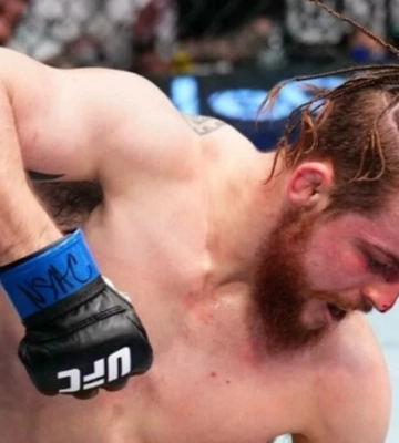 Українець Донченко нокаутом здобув третю перемогу в UFC