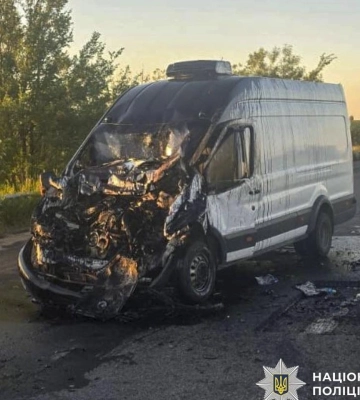 На Харківщині Ford врізався у службове авто дорожників: постраждав чоловік