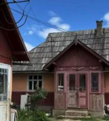 Блогер шукав старі хати на Буковині: які 200-річні будинки він побачив
